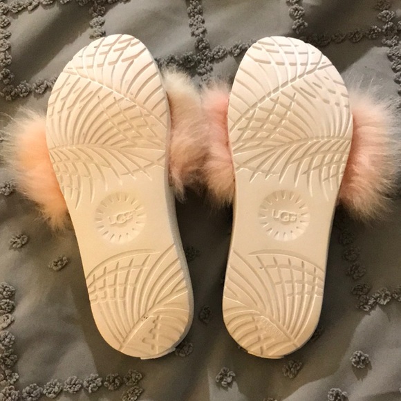 Ugg fuzzy slip-on sandals. Women’s size 9 WORN ONCE! - Picture 4 of 6